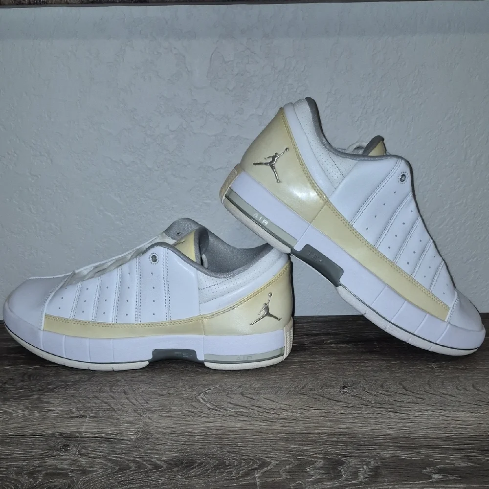 Jordan Men's TE²  Sneakers
